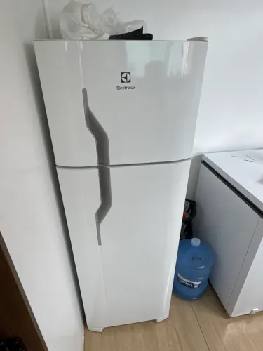 Geladeira electrolux 260l