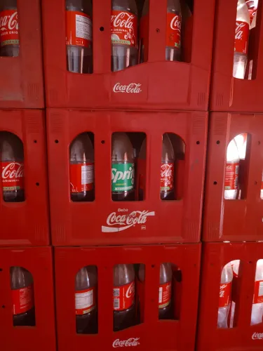 Vendo engradados Coca cola retornável 2litros com 9 unidades