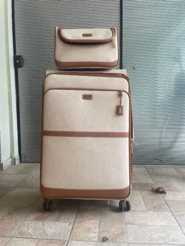 Mala grande e frasqueira 