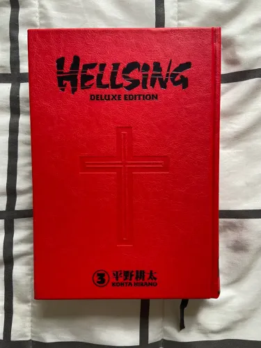 Hellsing Deluxe Edition Vol.3