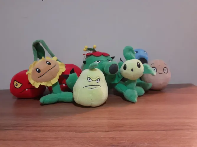 Pelúcia plants vs zombies 13-17cm