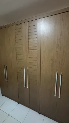 Guarda roupa 6 portas