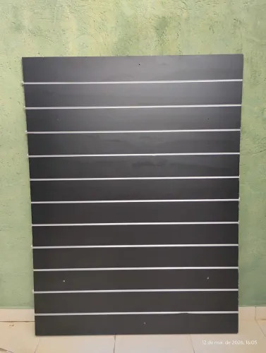 Painel canaletado com acabamento