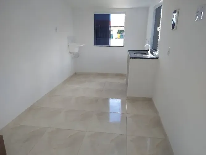 Itapoãn - ALUGO/VENDO Linda Kitnet, Bom Acabamento, Bem Localizada, Próximo à Dorival Caym