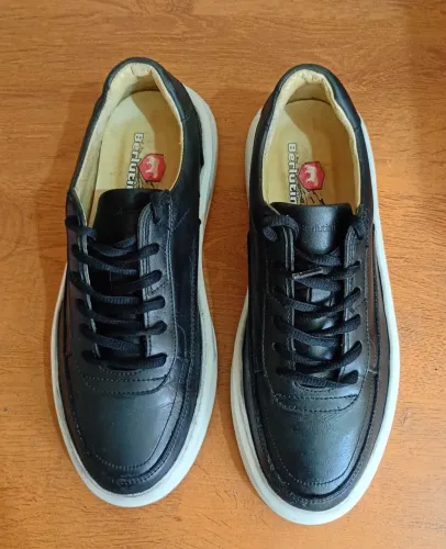 Tênis Wave couro preto sola tratorada