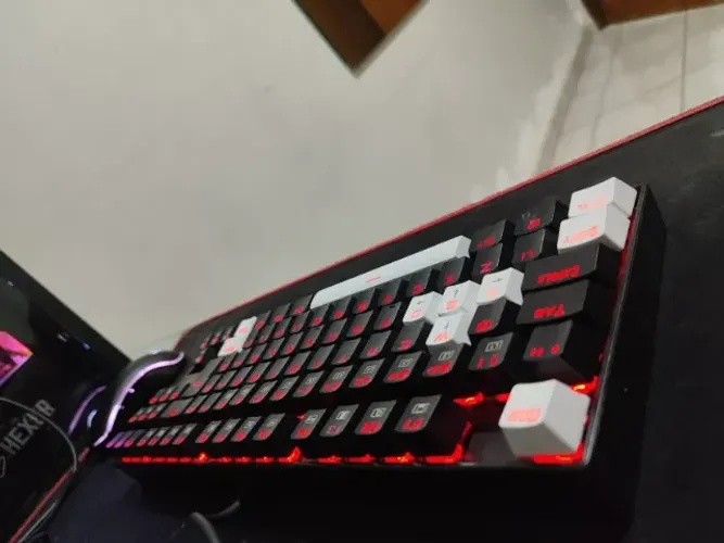 Teclado Mecânico Redragon Kumara K552-2 - Pouquíssimo uso!