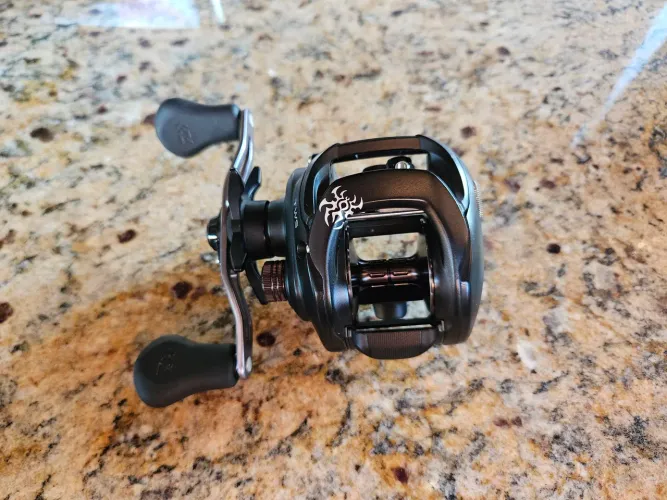 Carretilha daiwa tatula type 200 hsl manivela esquerda pesca bg big game tamba Tat200hsl