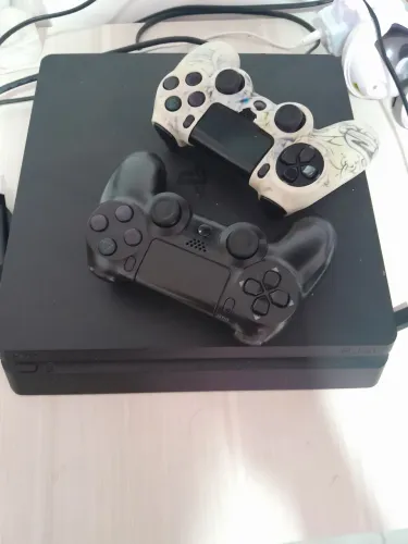 Playstation 4 slim, fuciona, mas tem troca pasta térmica