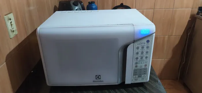 Vendo microondas Electrolux 31 litros