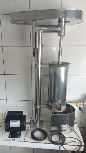 Máquina bater açaí (TODA INOX) 