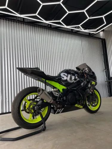 Srad 1000 para pista 