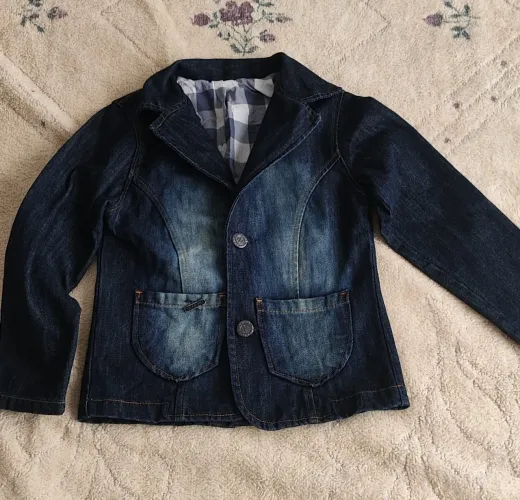 Blazer jeans menino tamanho 8 forma pequena
