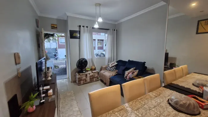 Casa em Condomínio à Venda no Jardim Jaraguá REF: