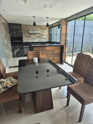 Imóvel para aluguel tem 250 metros quadrados com 4 quartos em Jardim Imperial - Cuiabá - M