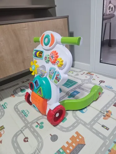 Andador infantil com atividades e música 