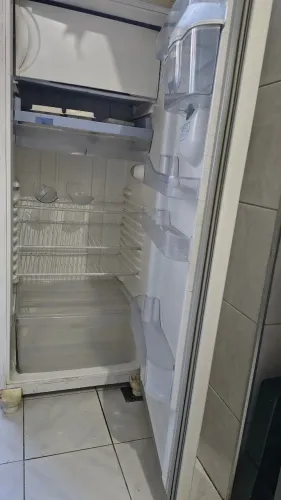 Geladeira Consul 303L 1 Porta com Dispenser de Água - 127V