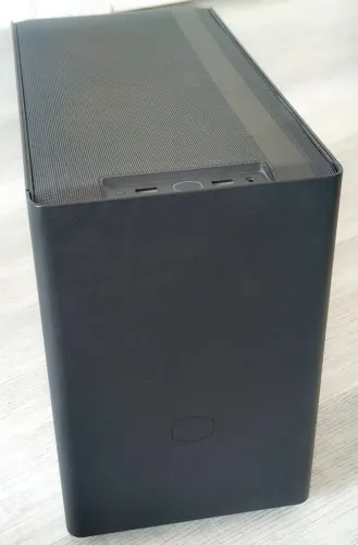 Gabinete Cooler Master MasterBox NR200
