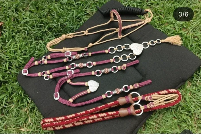 Traia de Cordinha para cavalgada bege e vinho