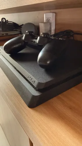 PS4 + Controle