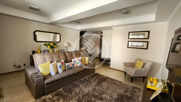 Casa em Condomínio em Araras  Teresópolis/RJ | 220m² | Espaço, conforto e localização estr