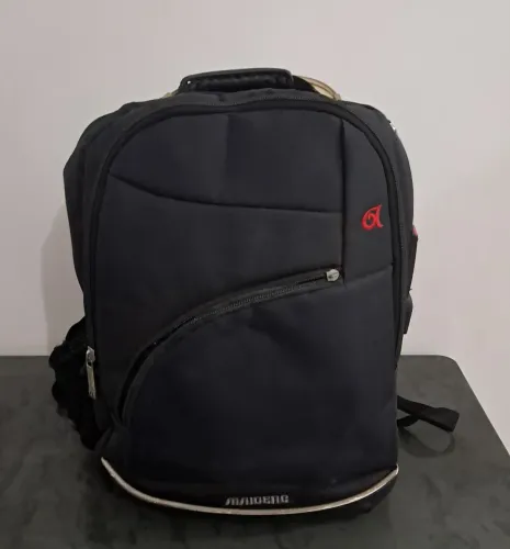 Mochila Preta Vários compartimentos