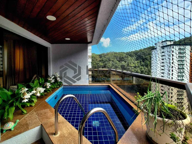 Apartamento reformado com piscina e churrasqueira na varanda na Praia das Pitangueiras, Gu