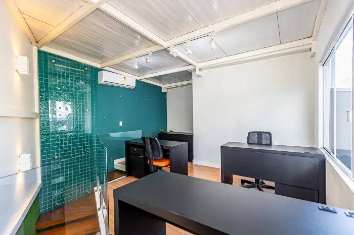 Espaço comercial para locação estilo "coworking"