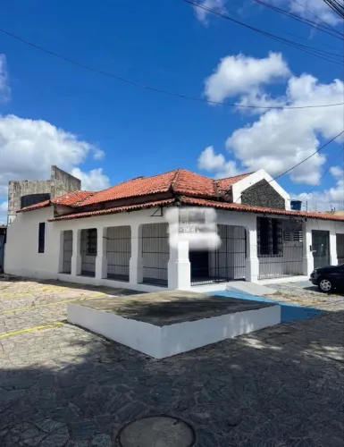 ALUGO CASA COMERCIAL, ESQUINA, NASCENTE, NO SINAL DA MAXIMIANO COM CAMILO DE HOLANDA