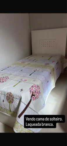 Cama solteiro branca