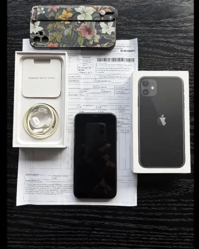 iPhone 11, com 64GB de armazenamento em perfeito estado de funcionamento, com nota fiscalc
