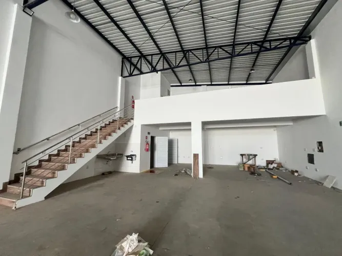 Barracão para alugar, 350 m² por R$ 10.000/mês - Santa Mônica - Uberlândia/MG