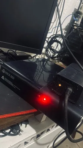 Xbox 360 super slim com Kinect 