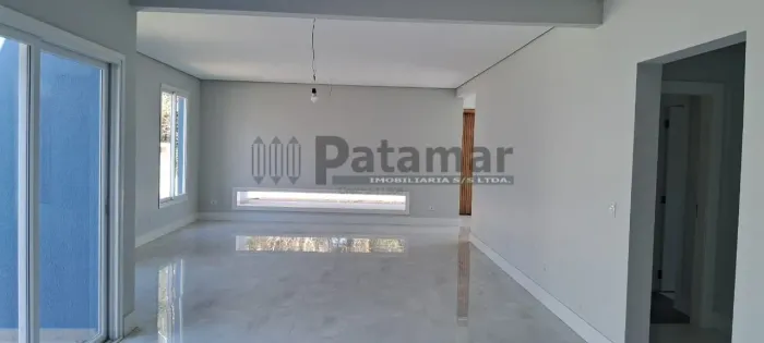 Casa Térea Nova e Moderna - 3 Suites, Área Gourmet e Terreno Amplo 800 metros.