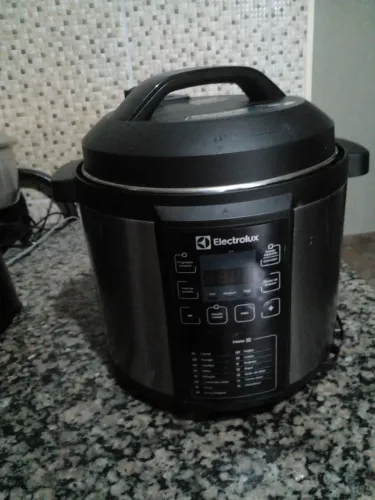 Panela de pressão eletrica seminova