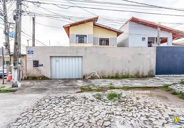 Casa duplex com piscina e 3 suítes próxima à Reserva da Sapiranga