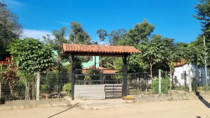 Chacara com varanda e pomar e muita paz