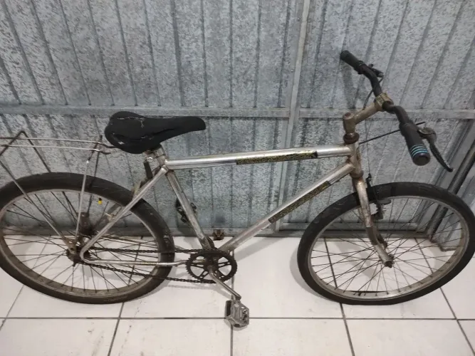 Vendo bicicleta 150 reais,com a câmera da frente furada