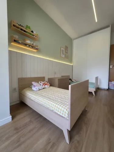 Quarto Quater Completo: 2 Berços Petit + Cômoda Petit + Colchões Selados - Impecáveis