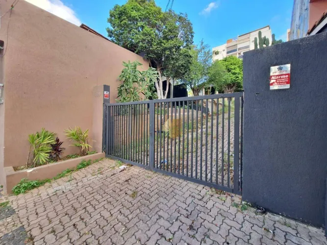 Casa comercial para alugar com 300m² no Bairro Vila Olivo em Valinhos/SP.