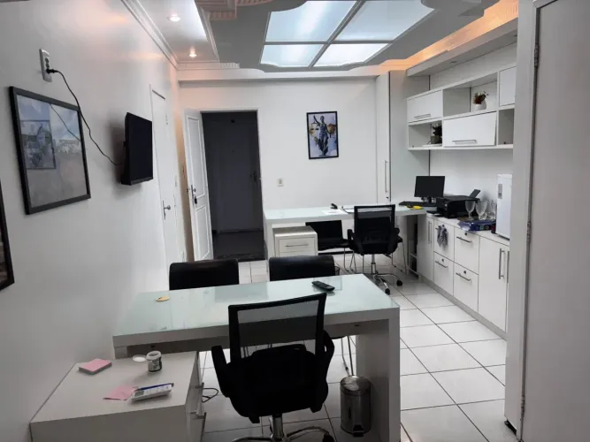 Sala Comercial no Renascença II - Ed. Executive Center