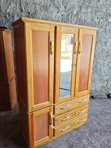 Guarda roupa de madeira espelhado novo entrega grátis 