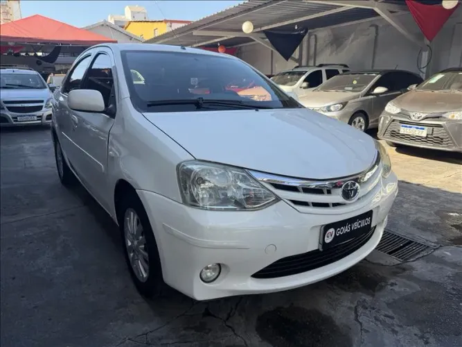 Toyota Etios XLS Sedan 1.5 Flex 16V 4P Mec. 2013