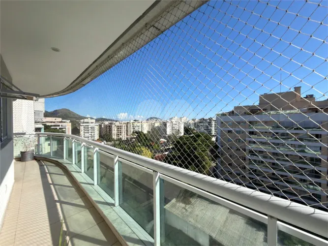 Cobertura à venda com 4 quartos, sendo 2 suítes, no condomínio Capri Residencial, Rio de J