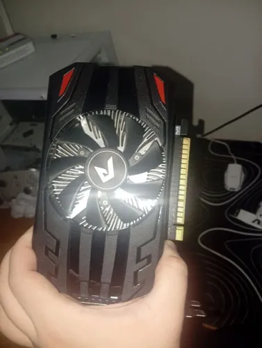 Placa de video GTX 750 TI 4 GB