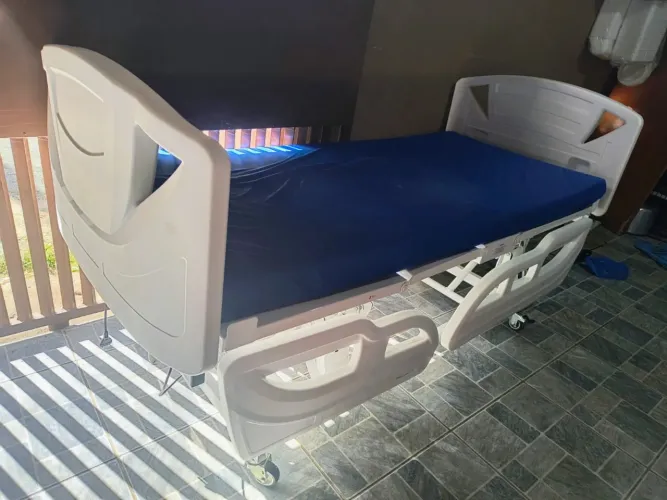 Vendo Cama hospitalar elétrica, capacidade até 150kg, pouquíssimo uso
