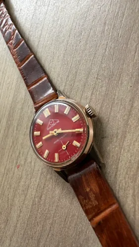 Relógio Mondaine Feminino 17 Rubis Banho Ouro Novíssimo!!