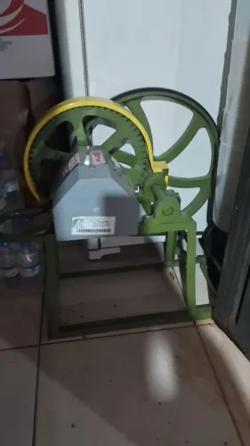 Vendo engenho  novo fritadeira  elétrica  14 lts novo e estufa  grande  nova  