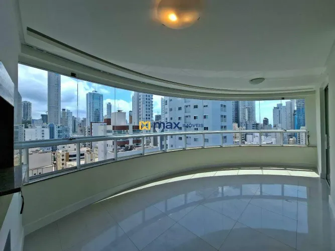 Apartamento à Venda no Edifício Solar do Tamarindo, 03 dormitórios, 122m² privativos, Cent