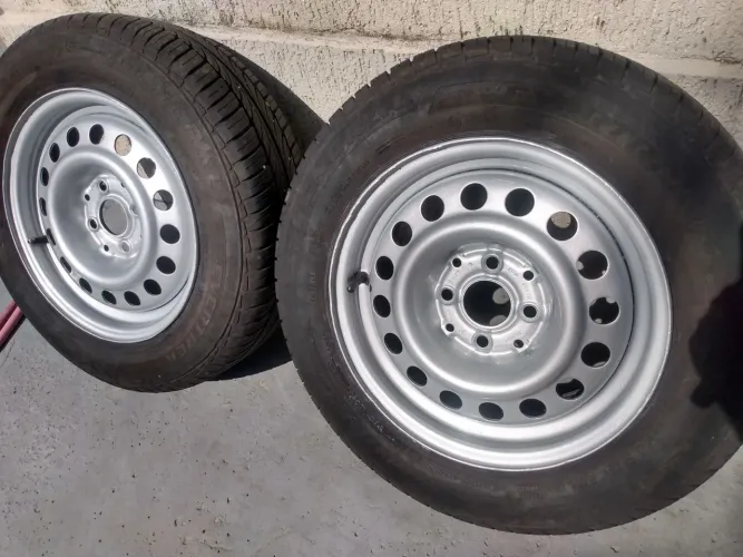 2 rodas aro 14  com 2 pneus novos 185/65r14 