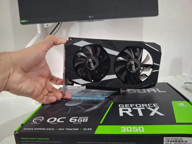 Placa de Vídeo ASUS Dual GeForce RTX 3050 6GB GDDR6 - Impecável